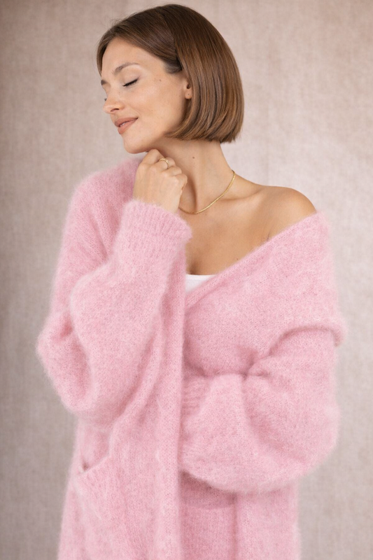 Pitk&auml; Mohair neuletakki taskuilla